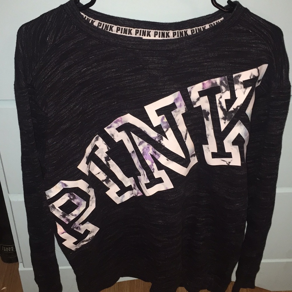 A women’s XS pullover